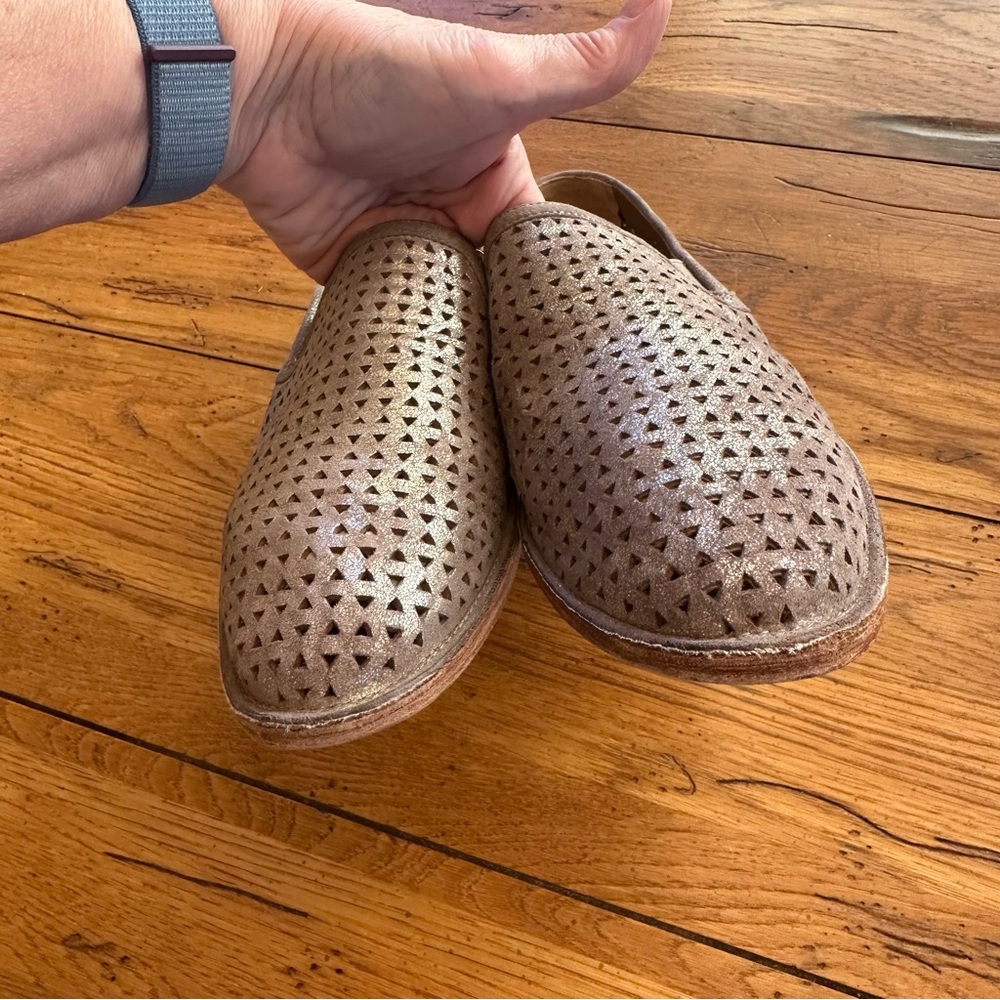 Trask Ali Perforated Leather Loafer Metallic Size 9.5 - Picture 6 of 9